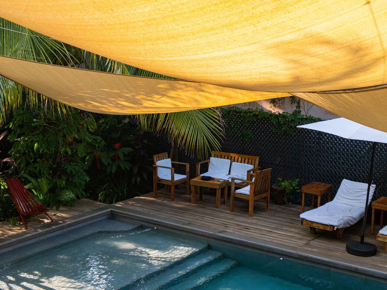 Michanti-El-Zonte-Surfcity-El-Salvador-Pool
